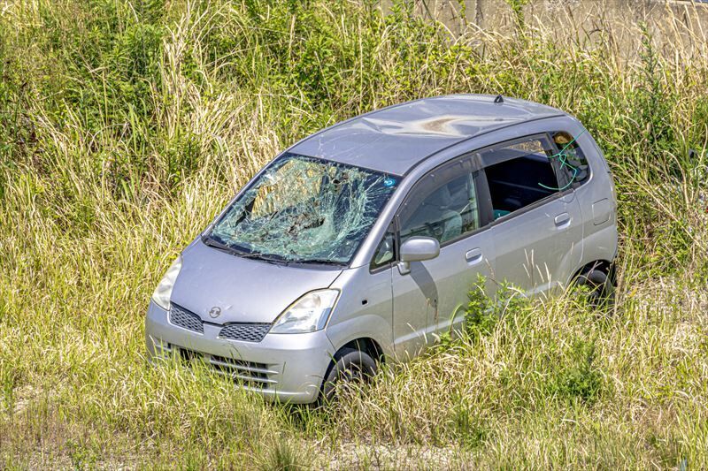 他人が放置した車両は勝手に廃車手続きができるの？