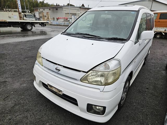 ワゴン車　ニッサンセレナ