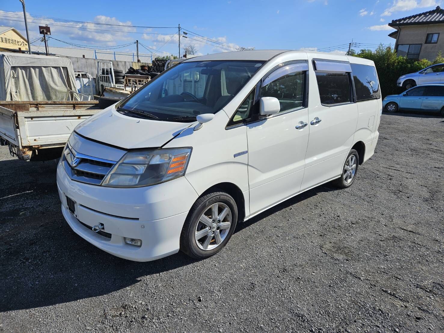 ワゴン車　トヨタ　アルファード